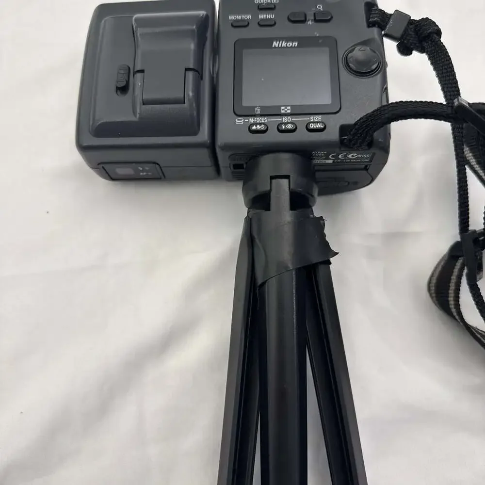 Nikon Coolpix 995 Vintage Digital Camera - ,